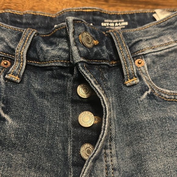 Old Navy Higher High-Rise Sky-Hi A-Line Dark Jean Shorts - Picture 3 of 3